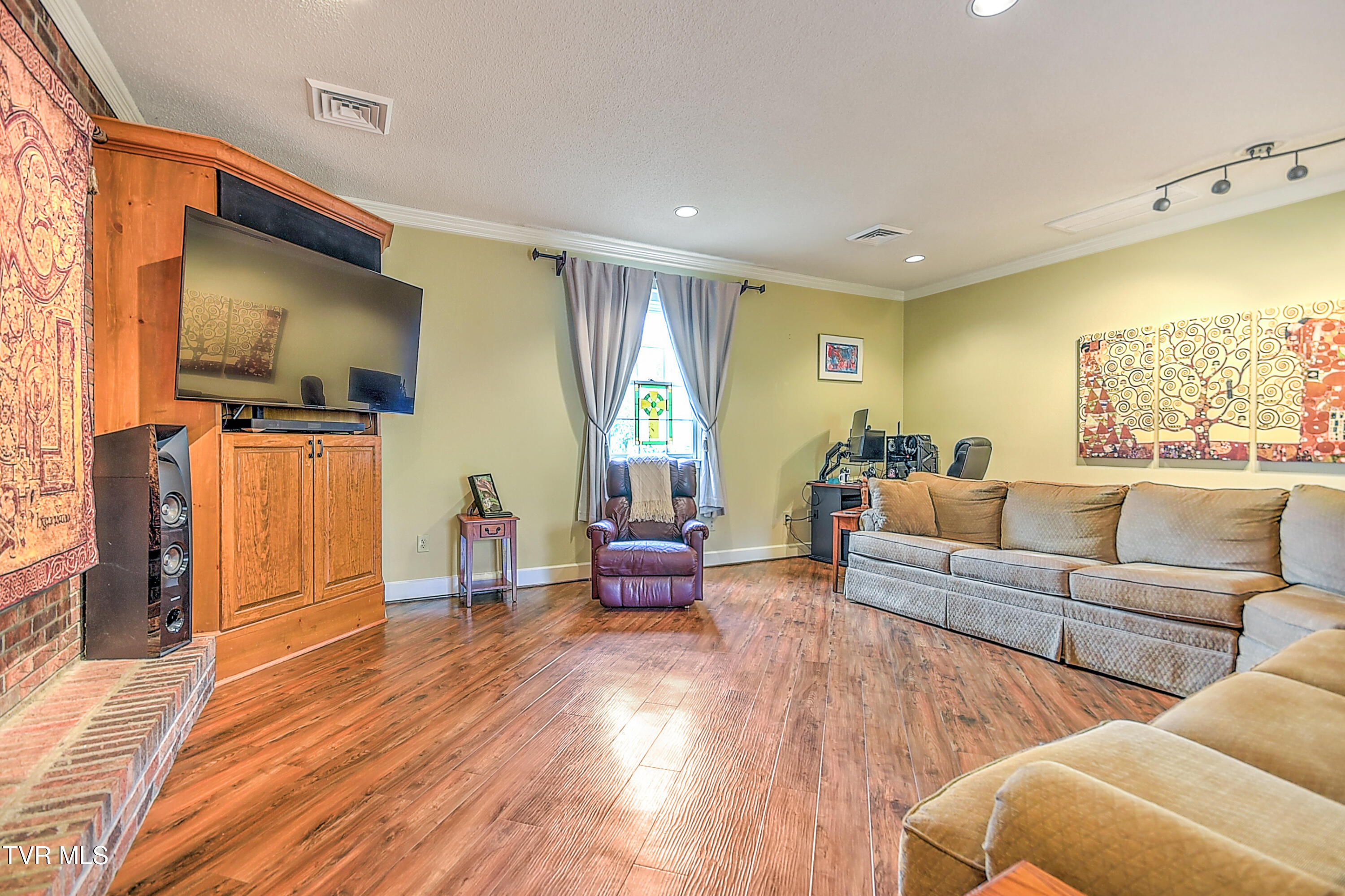 216 Forest Hills Drive, Bristol, Tennessee image 32