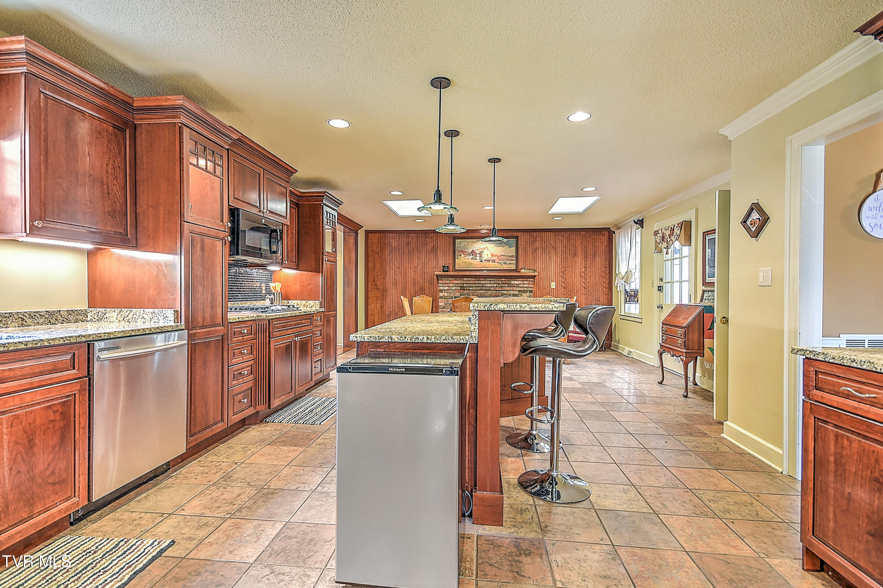 216 Forest Hills Drive, Bristol, Tennessee image 27