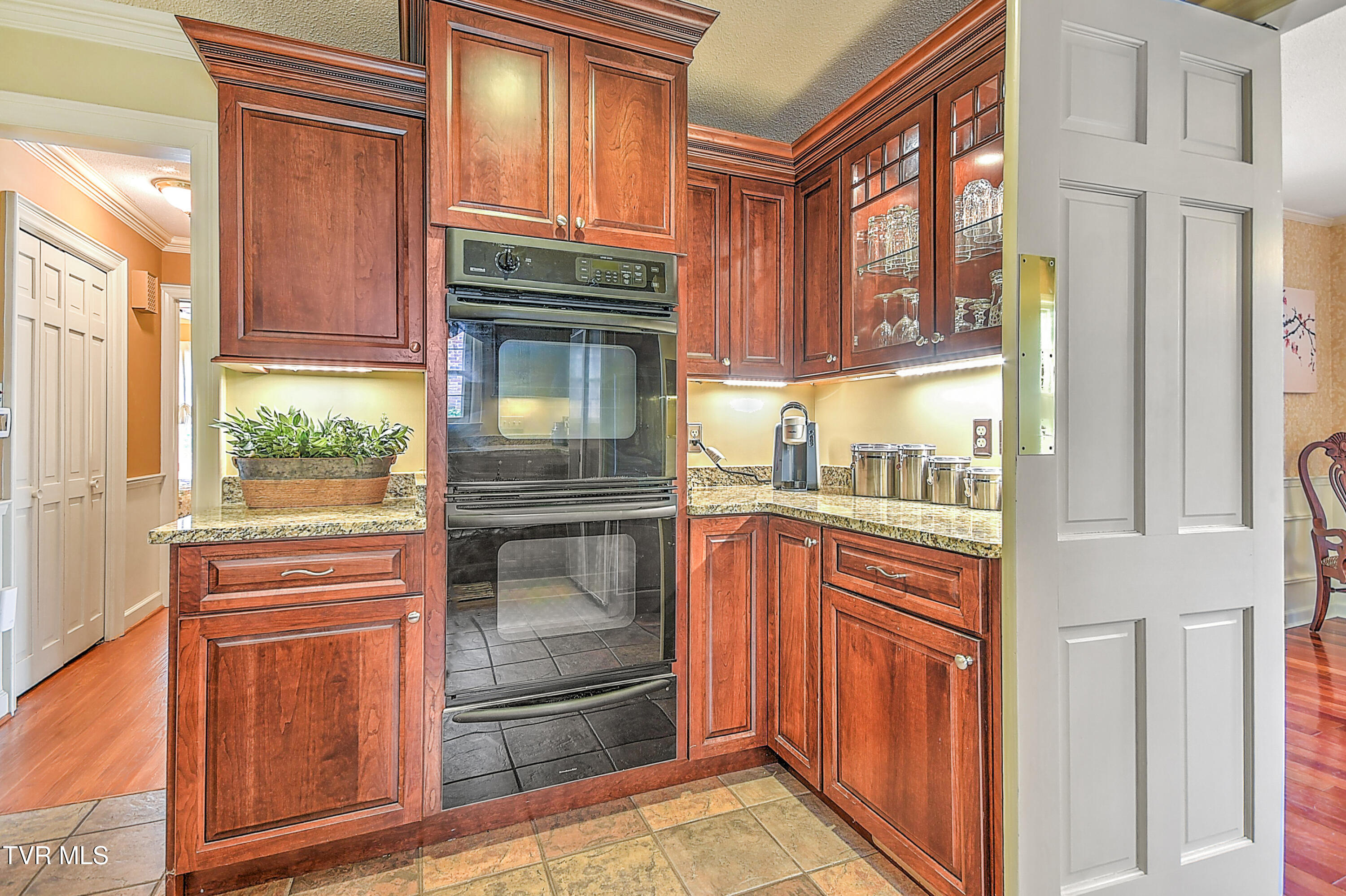 216 Forest Hills Drive, Bristol, Tennessee image 12