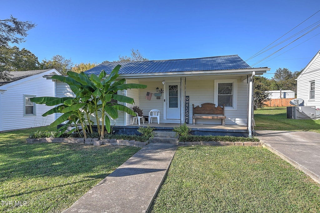 Photo of 701 Gillespie Avenue, Kingsport, TN 37665 (MLS # 10002396)