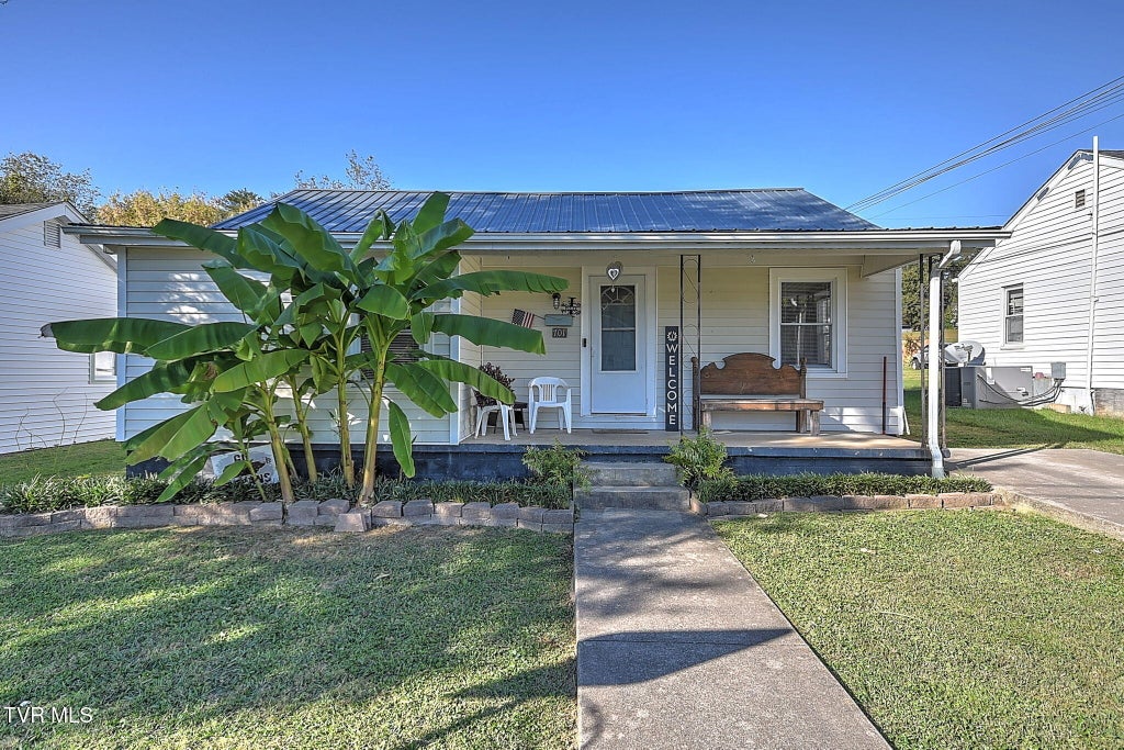 Photo of 701 Gillespie Avenue, Kingsport, TN 37665 (MLS # 10002396)