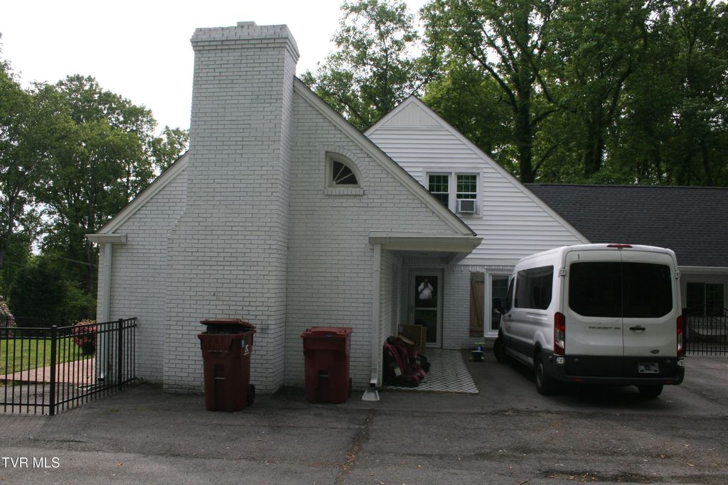Photo of 321 Baron Drive, Johnson City, TN 37601 (MLS # 9994906)