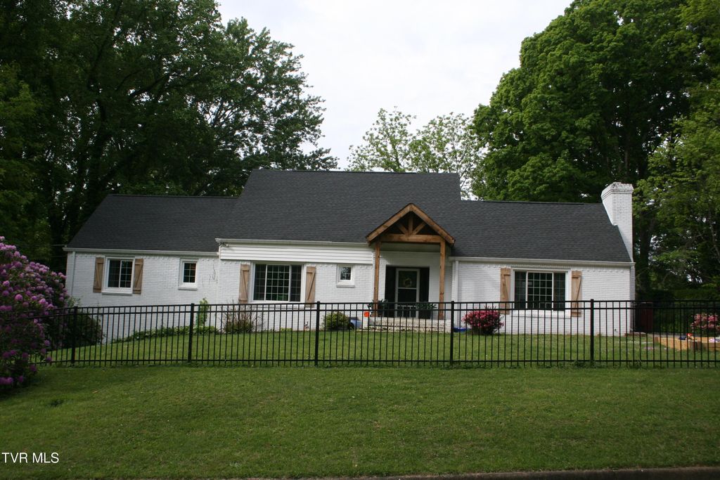 Photo of 321 Baron Drive, Johnson City, TN 37601 (MLS # 9994906)