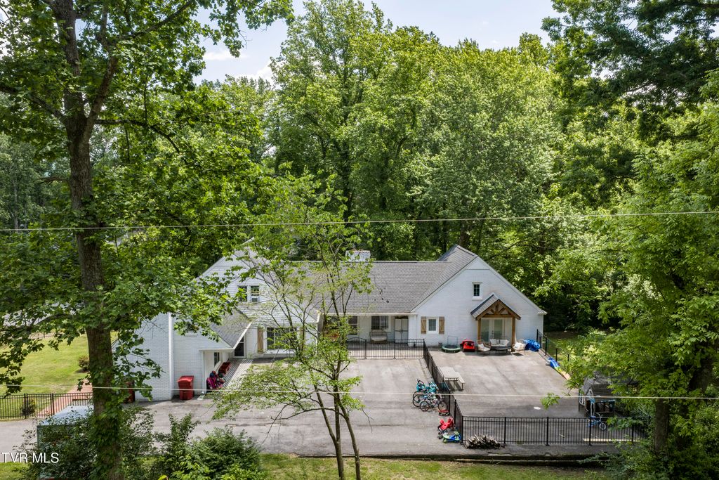 Photo of 321 Baron Drive, Johnson City, TN 37601 (MLS # 9994906)