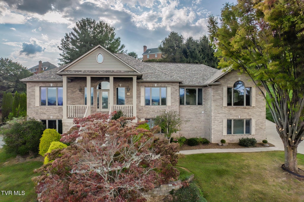 Photo of 2304 Granite Drive, Johnson City, TN 37604 (MLS # 10002156)