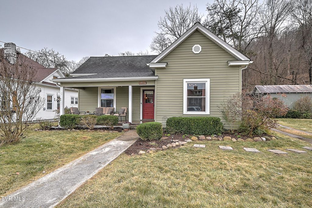Photo of 1914 Windsor Avenue, Bristol, TN 37620 (MLS # 9991601)