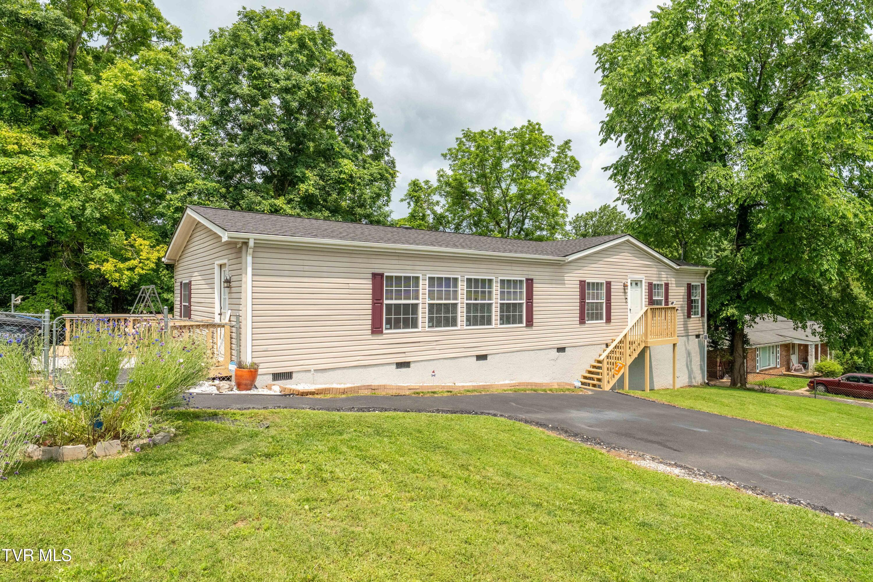 1154 Ridgecrest Avenue, Kingsport, Tennessee image 2