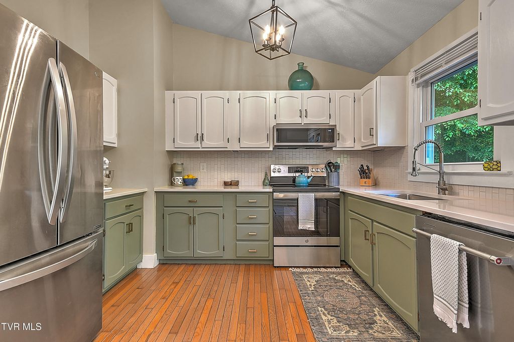 Photo of 1144 Sourmash Drive, Kingsport, TN 37660 (MLS # 9995722)