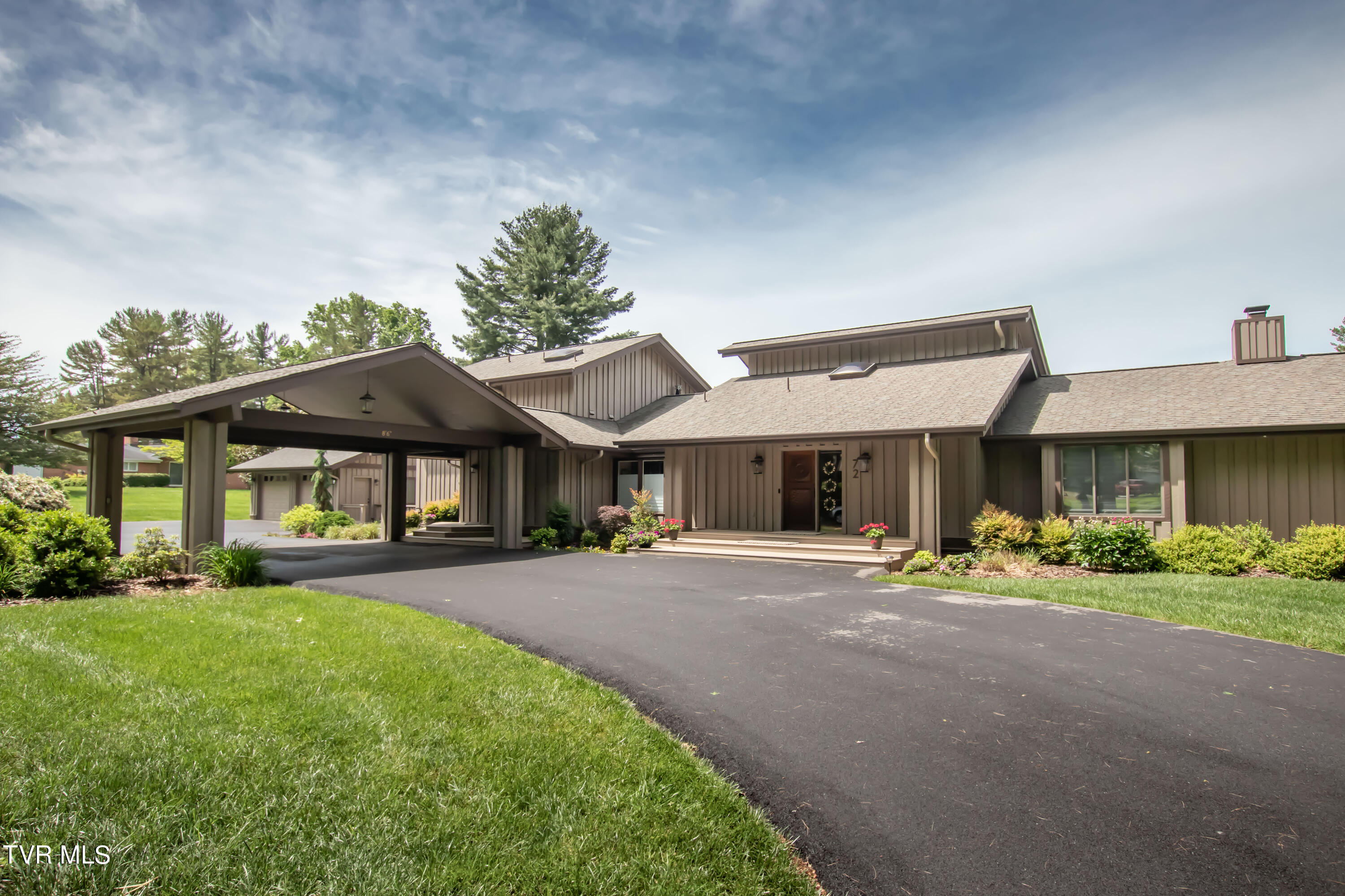 72 Fairway Drive, Bristol, Tennessee image 2