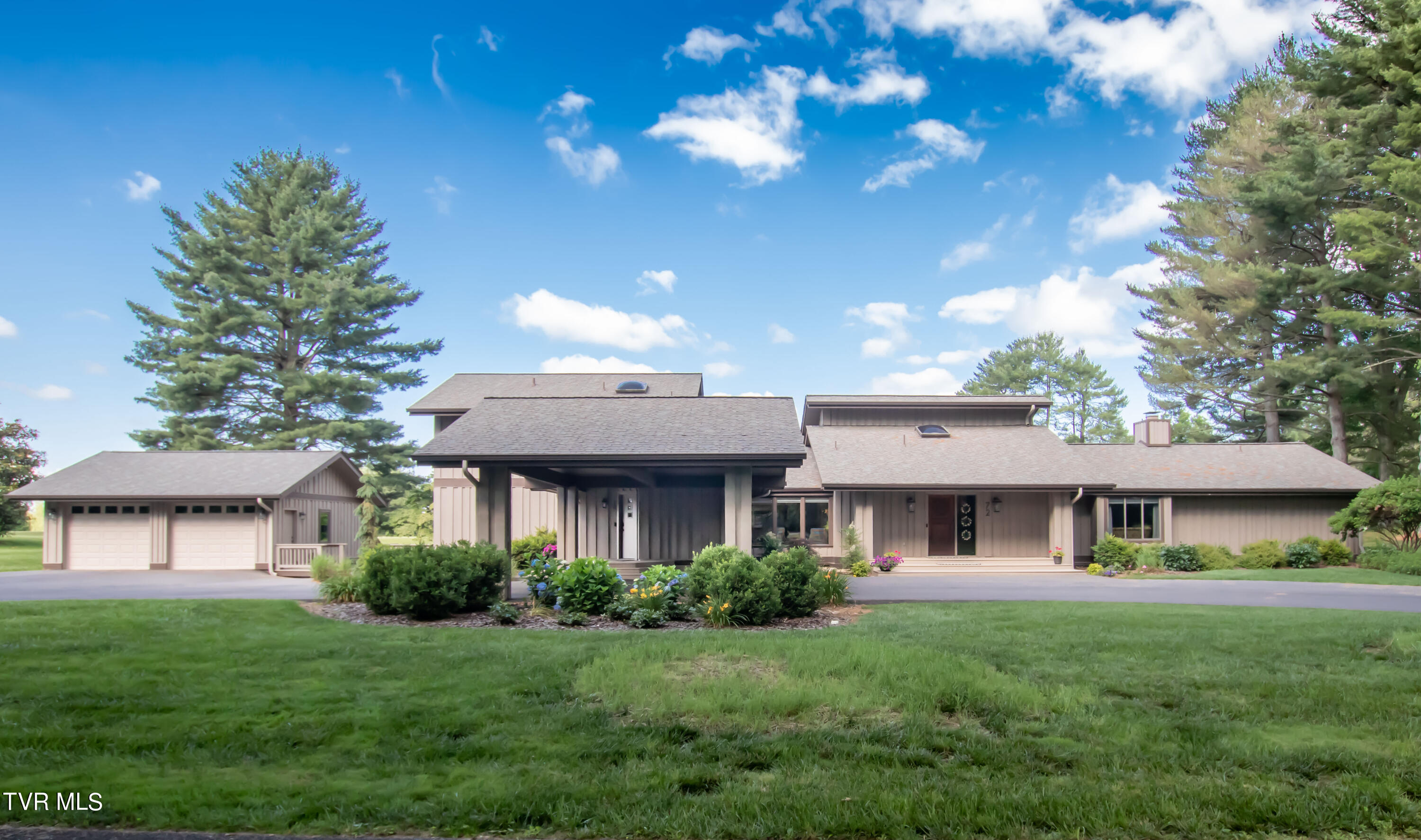 72 Fairway Drive, Bristol, Tennessee image 1
