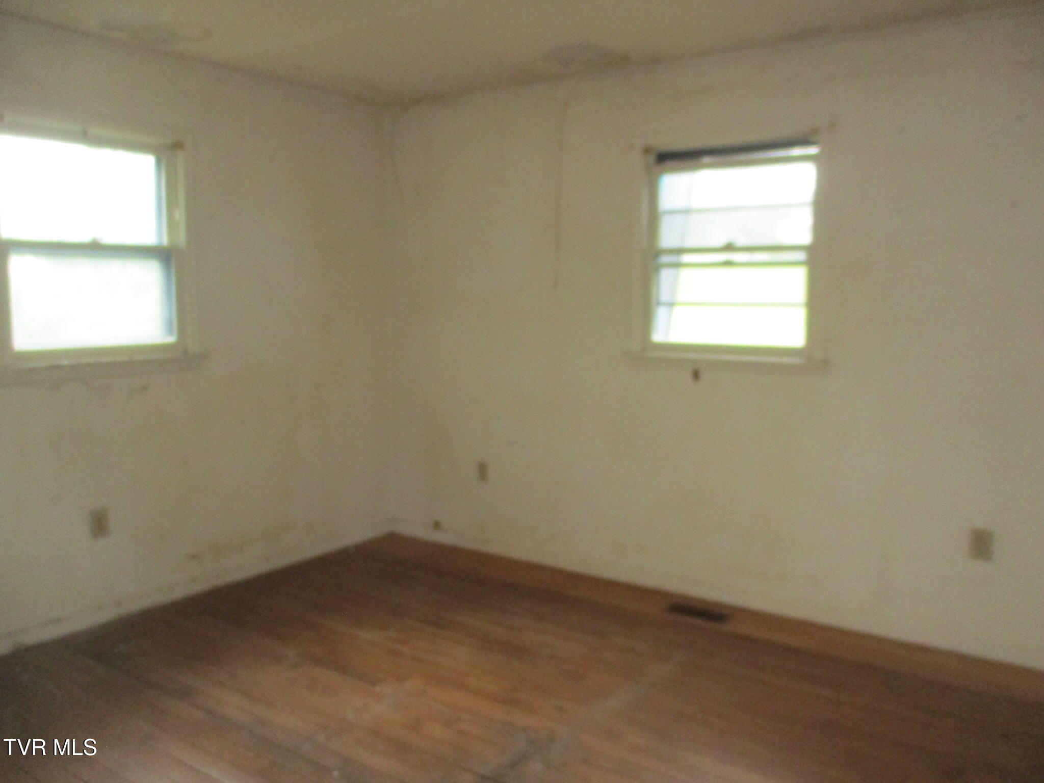 371 Jonesboro Drive, Bluff City, Tennessee image 12