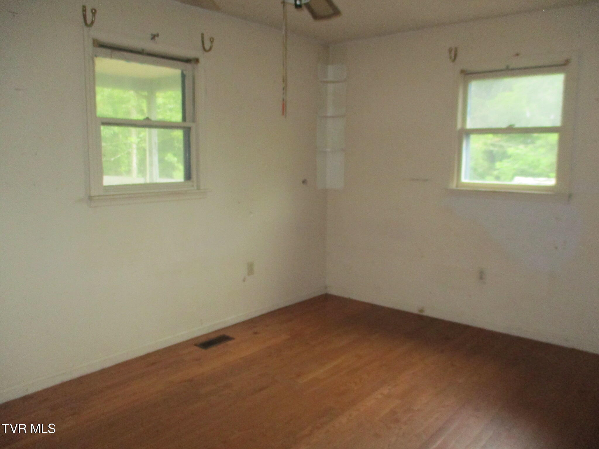 371 Jonesboro Drive, Bluff City, Tennessee image 13
