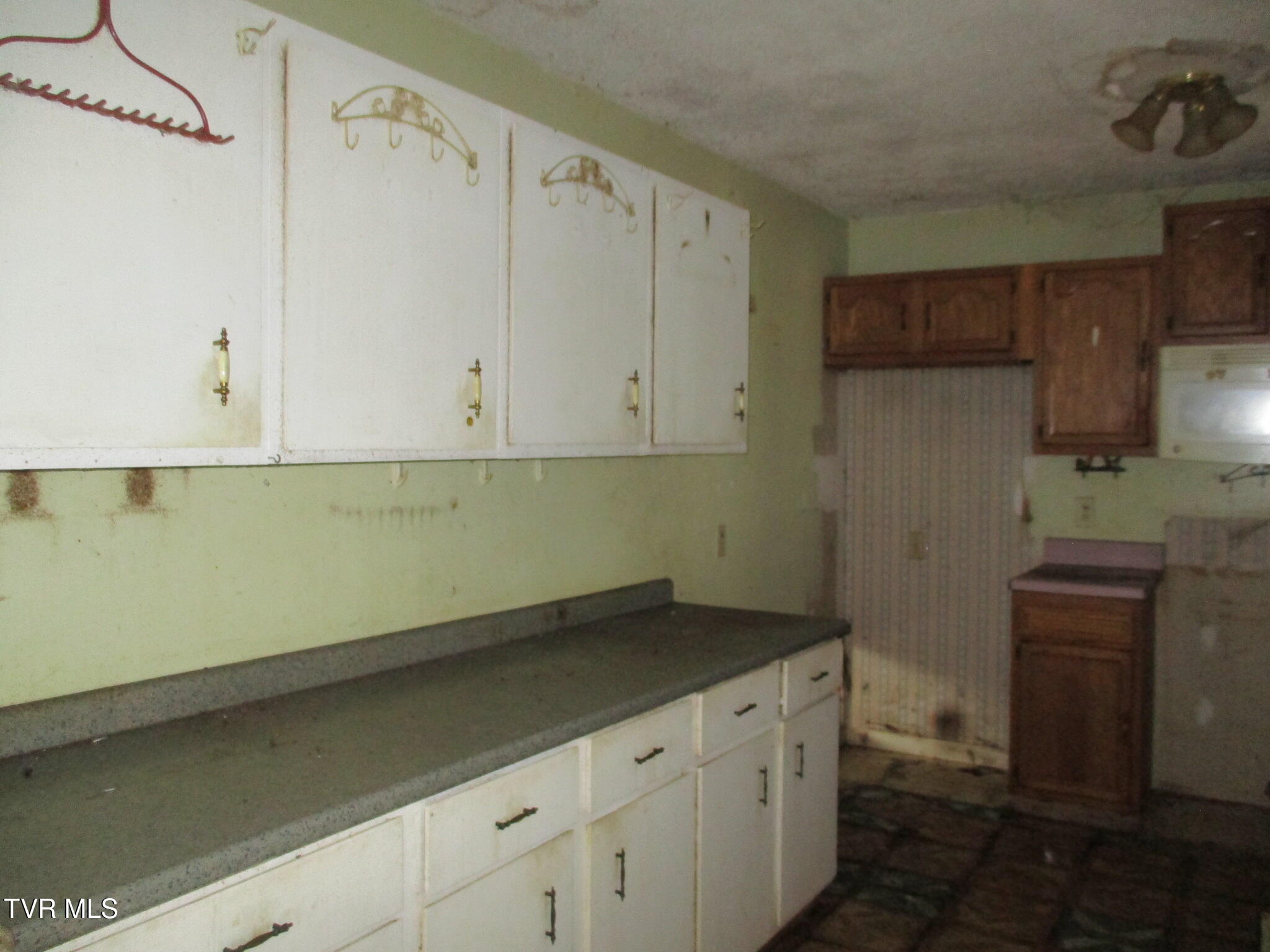 371 Jonesboro Drive, Bluff City, Tennessee image 7