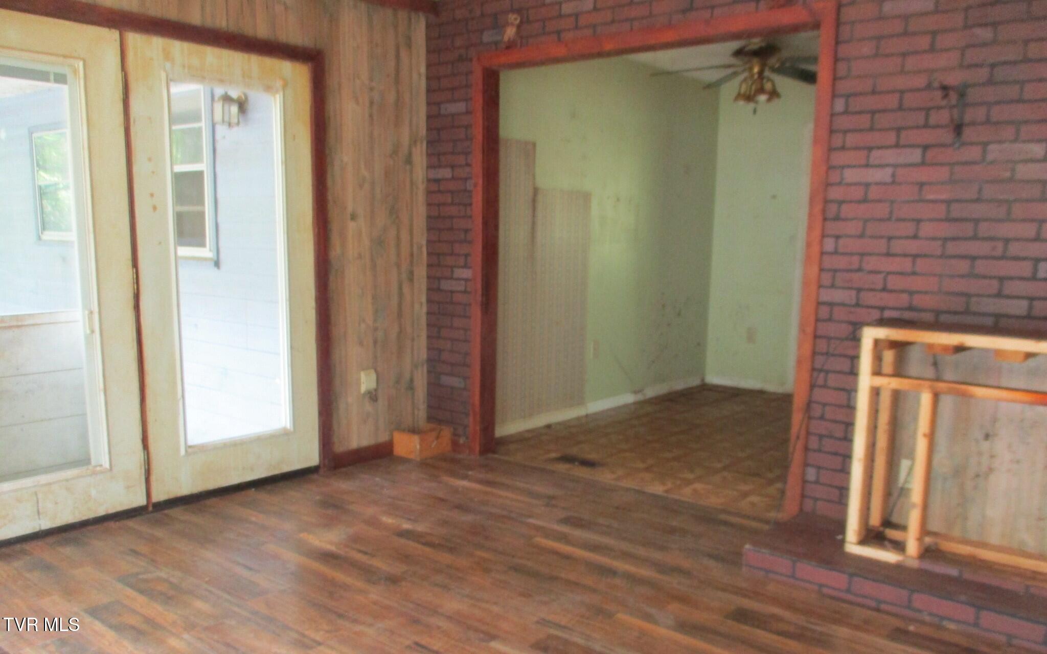 371 Jonesboro Drive, Bluff City, Tennessee image 9