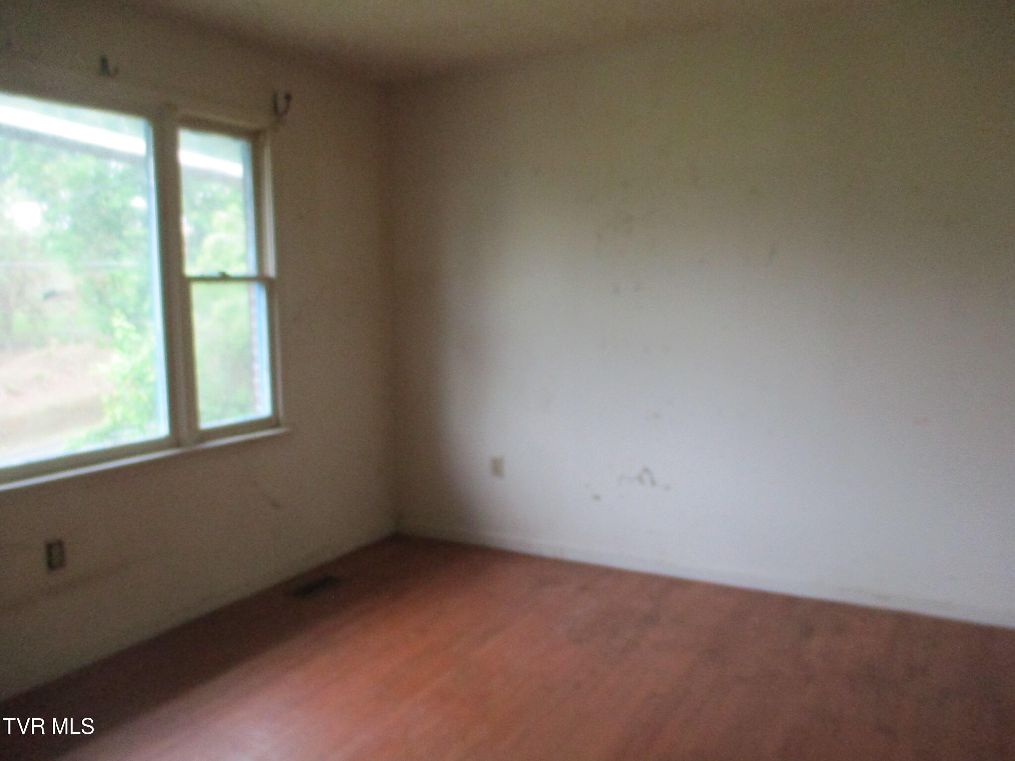 371 Jonesboro Drive, Bluff City, Tennessee image 6