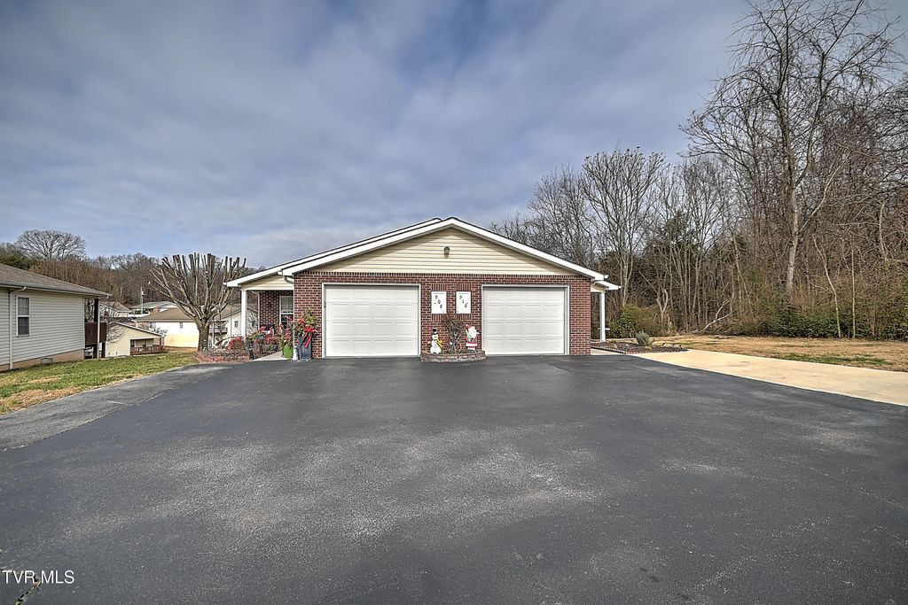 Photo of 910 Cornerstone Court, Kingsport, TN 37660 (MLS # 9989724)