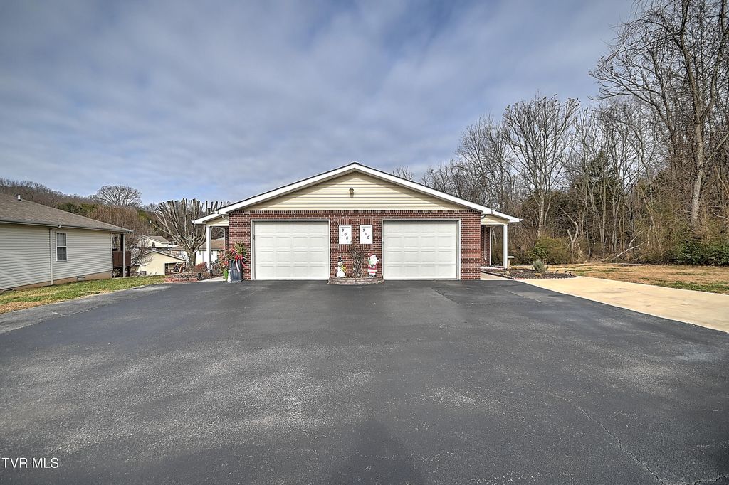 Photo of 910 Cornerstone Court, Kingsport, TN 37660 (MLS # 9989724)