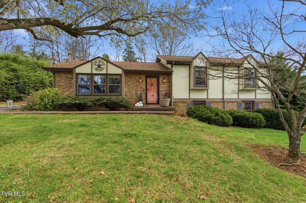 Photo of 31 Stone Drive, Bristol, TN 37620 (MLS # 9992916)