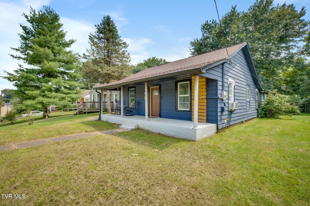 Photo of 1133 Cherry Street, Kingsport, TN 37660 (MLS # 9991490)