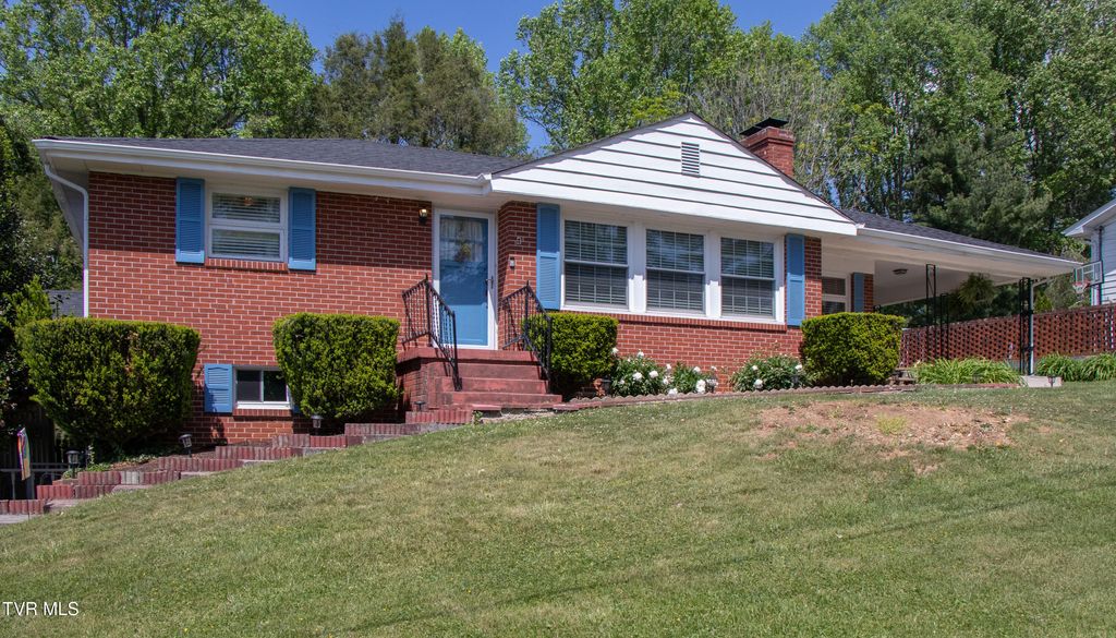Photo of 501 Cheyenne Road, Bristol, VA 24201 (MLS # 9994484)