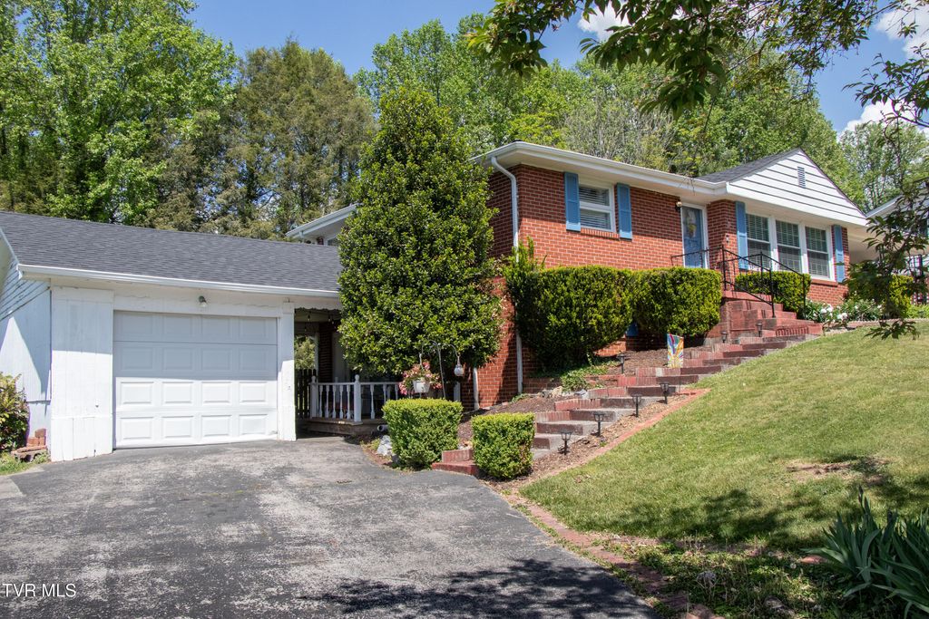 Photo of 501 Cheyenne Road, Bristol, VA 24201 (MLS # 9994484)