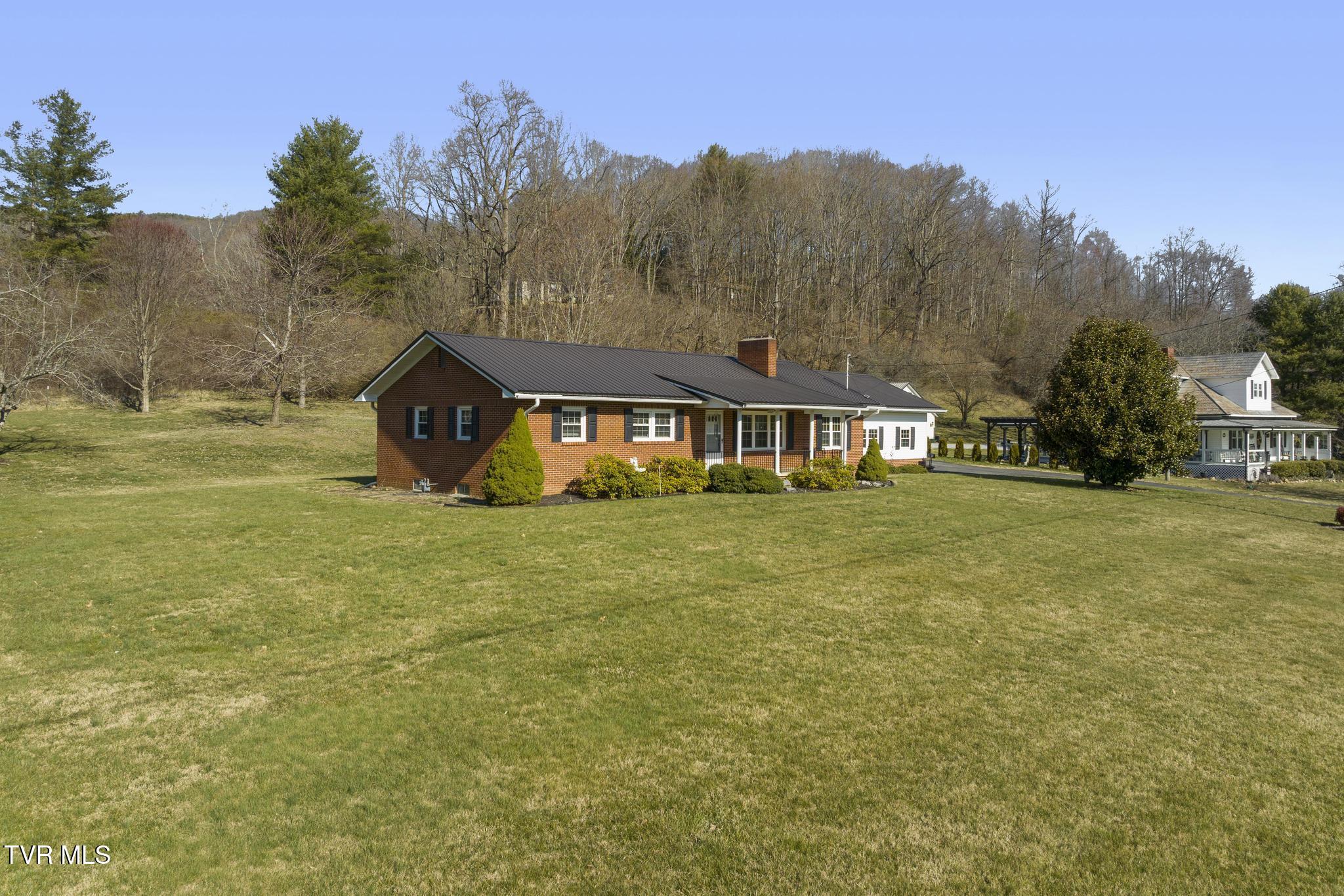 5021 Unicoi Drive Drive, Unicoi, Tennessee image 3