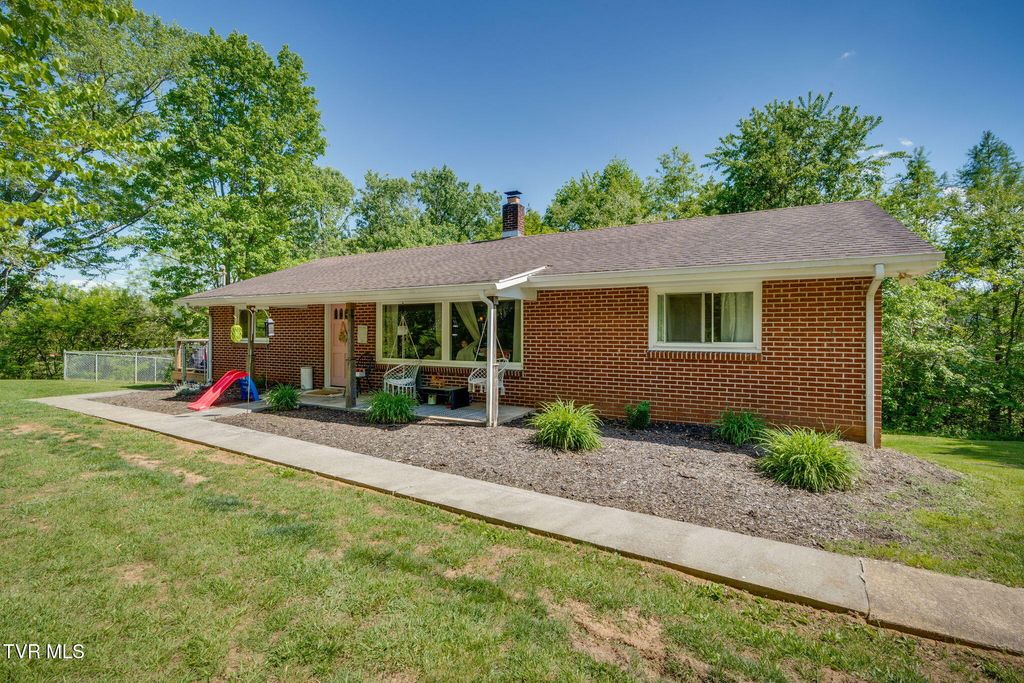 Photo of 2029 Gregory Road, Kingsport, TN 37665 (MLS # 9994133)