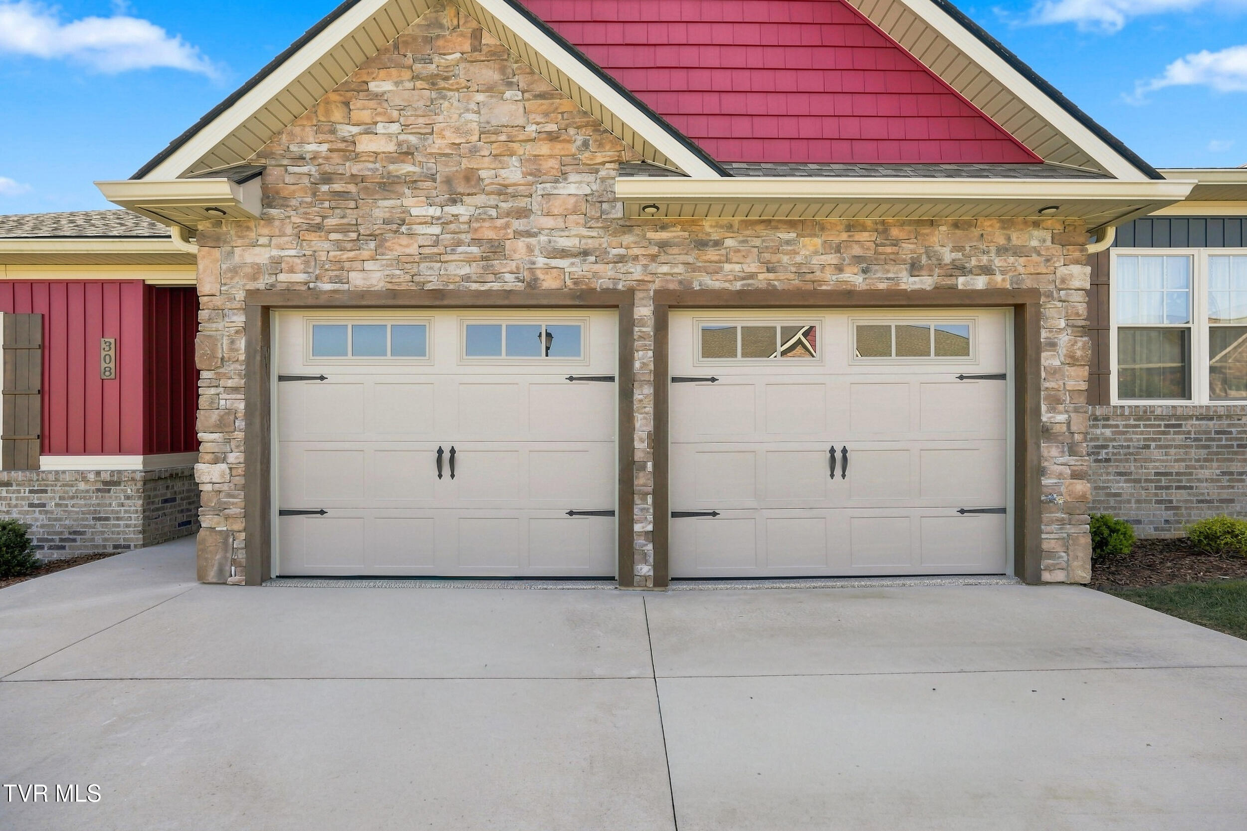 308 Harps Lane