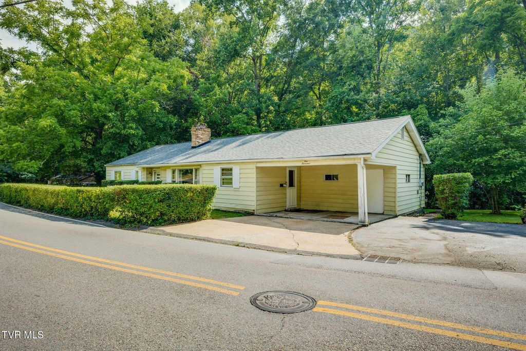 Photo of 1000 Tranbarger Drive, Kingsport, TN 37660 (MLS # 9982577)
