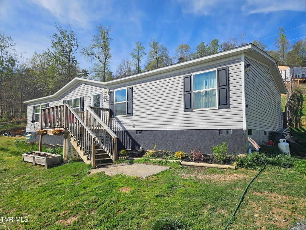 Photo of 1029 Red Bud Lane, Rogersville, TN 37857 (MLS # 9993366)