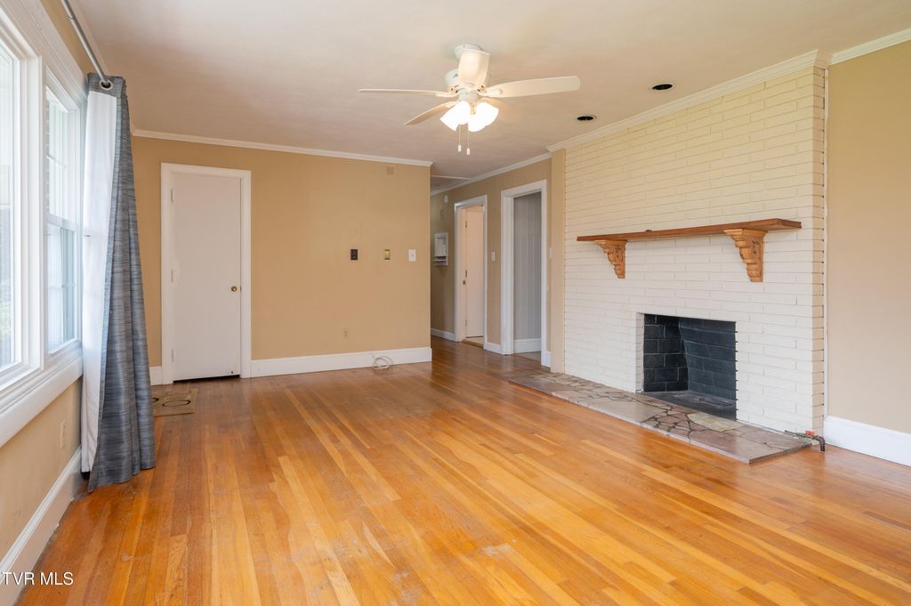 Photo of 2000 Lee Highway, Bristol, VA 24201 (MLS # 9993445)