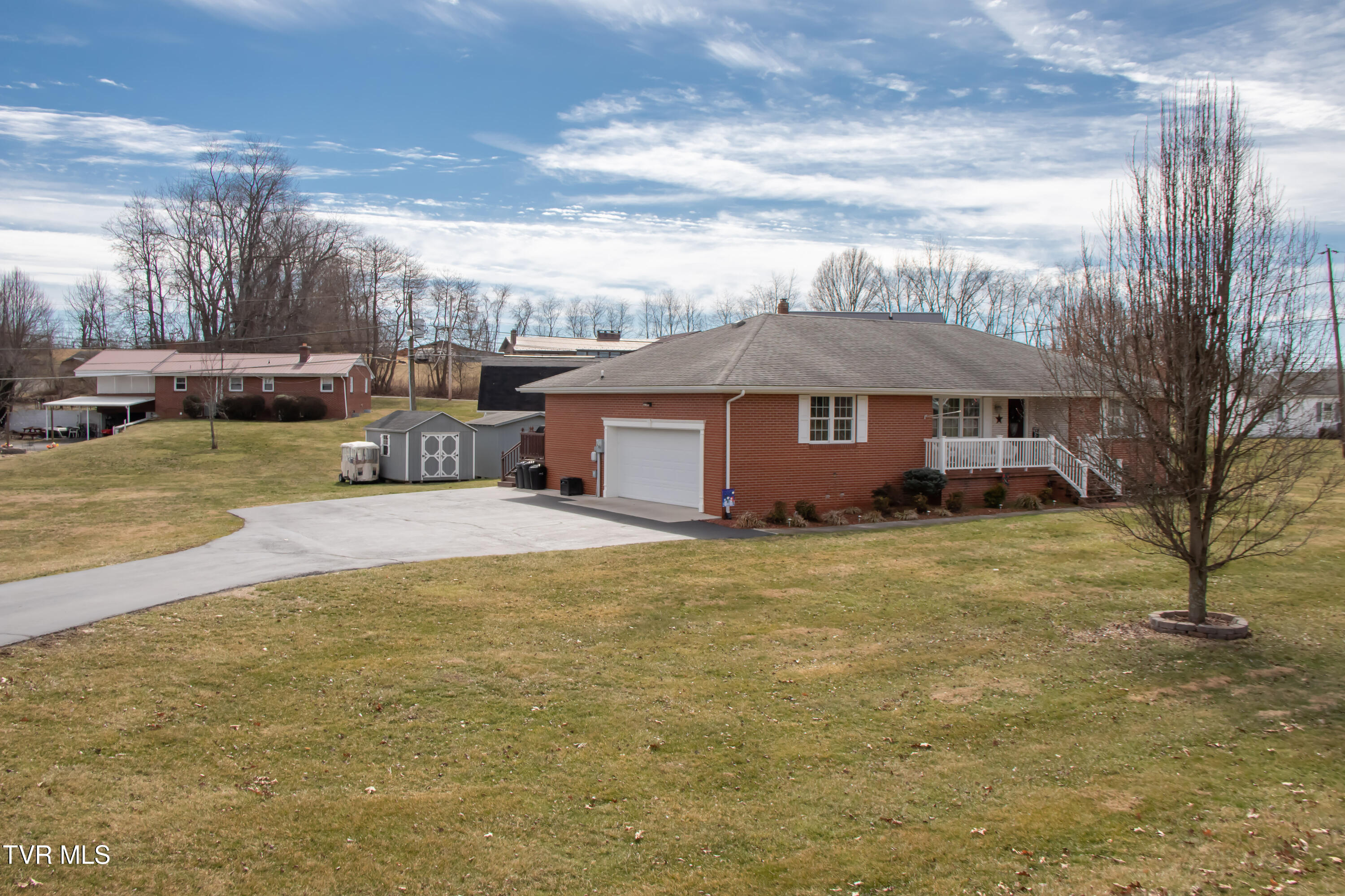 615 Monte Vista Drive, Glade Spring, Virginia image 2