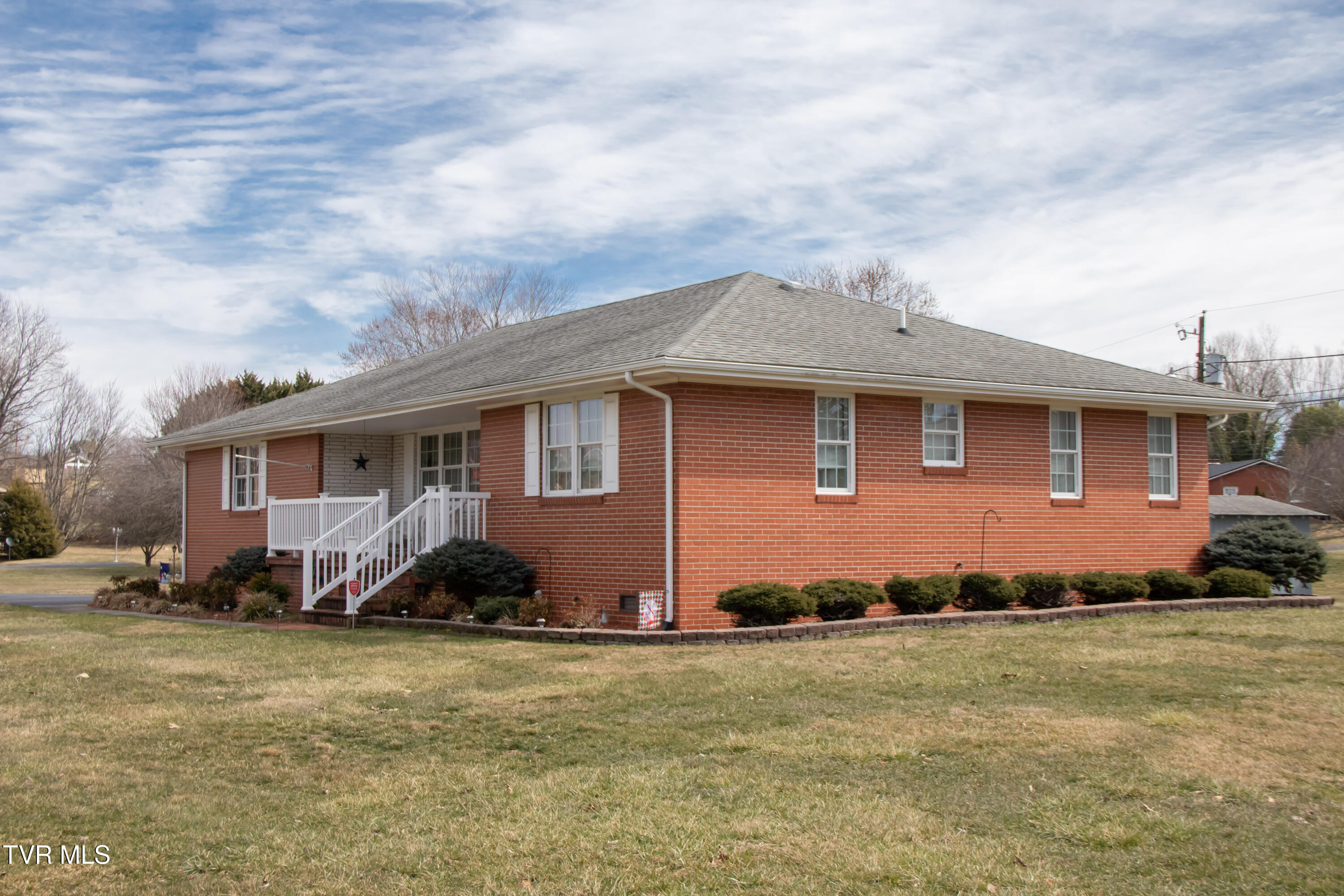 615 Monte Vista Drive, Glade Spring, Virginia image 3