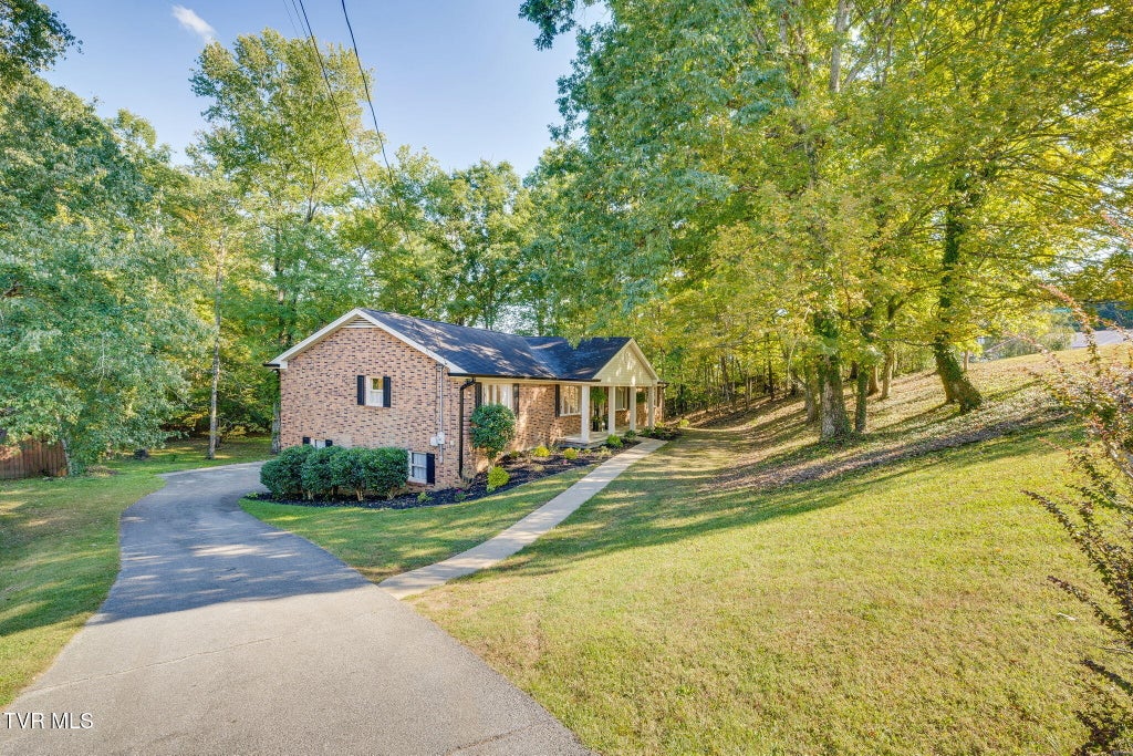 Photo of 2401 Essex Drive, Kingsport, TN 37660 (MLS # 10001805)
