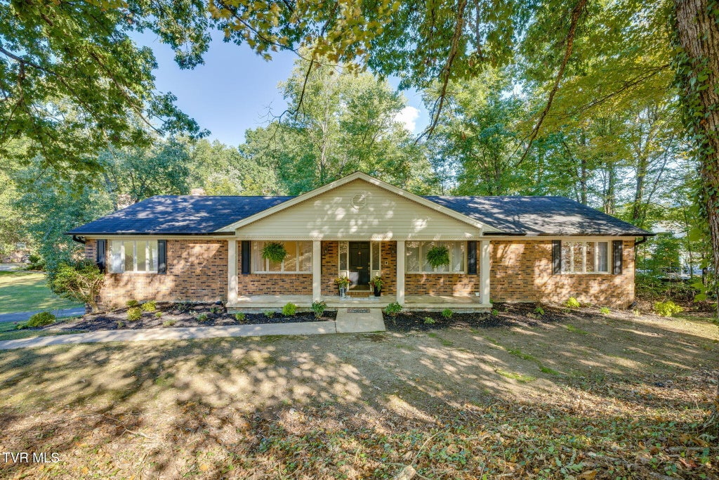 Photo of 2401 Essex Drive, Kingsport, TN 37660 (MLS # 10001805)