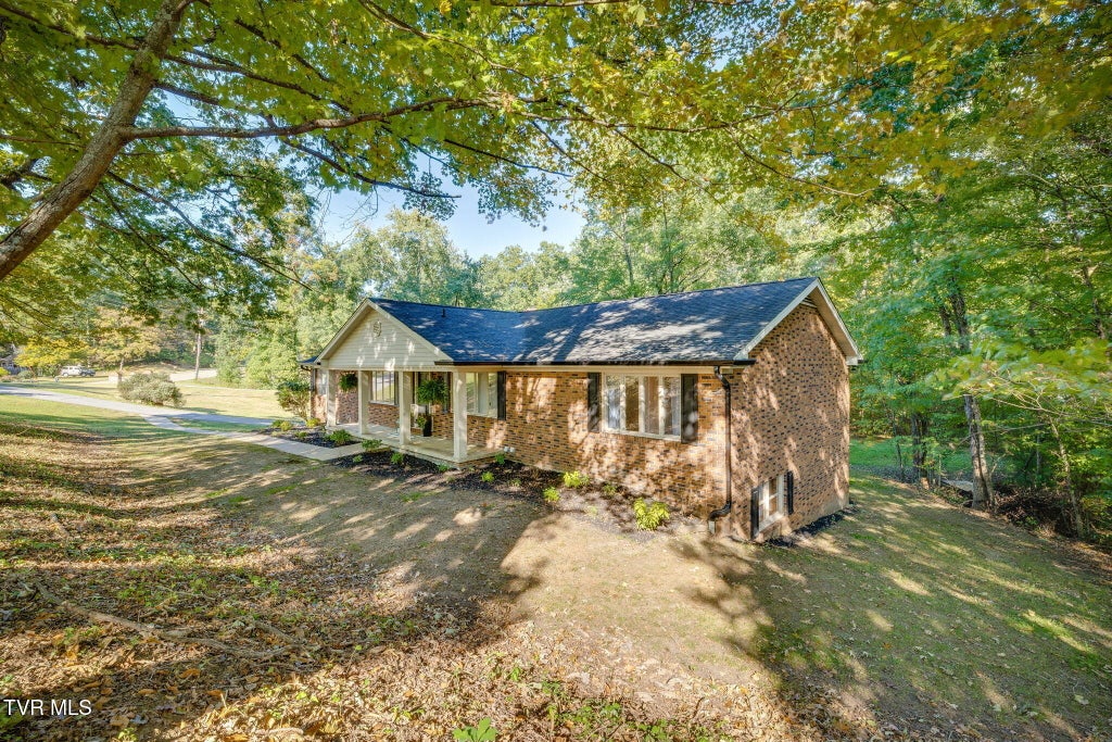 Photo of 2401 Essex Drive, Kingsport, TN 37660 (MLS # 10001805)