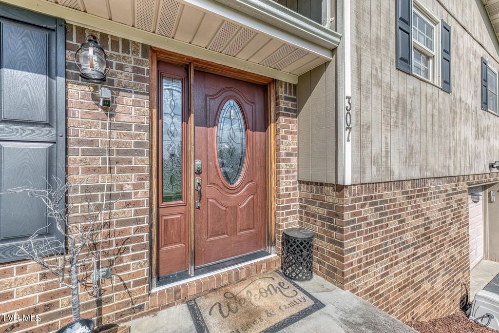 Photo of 307 Sawyer Circle, Bluff City, TN 37618 (MLS # 9993079)