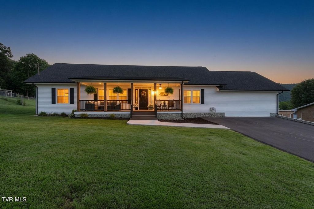 Photo of 137 Kerns Street, Erwin, TN 37650 (MLS # 9998335)