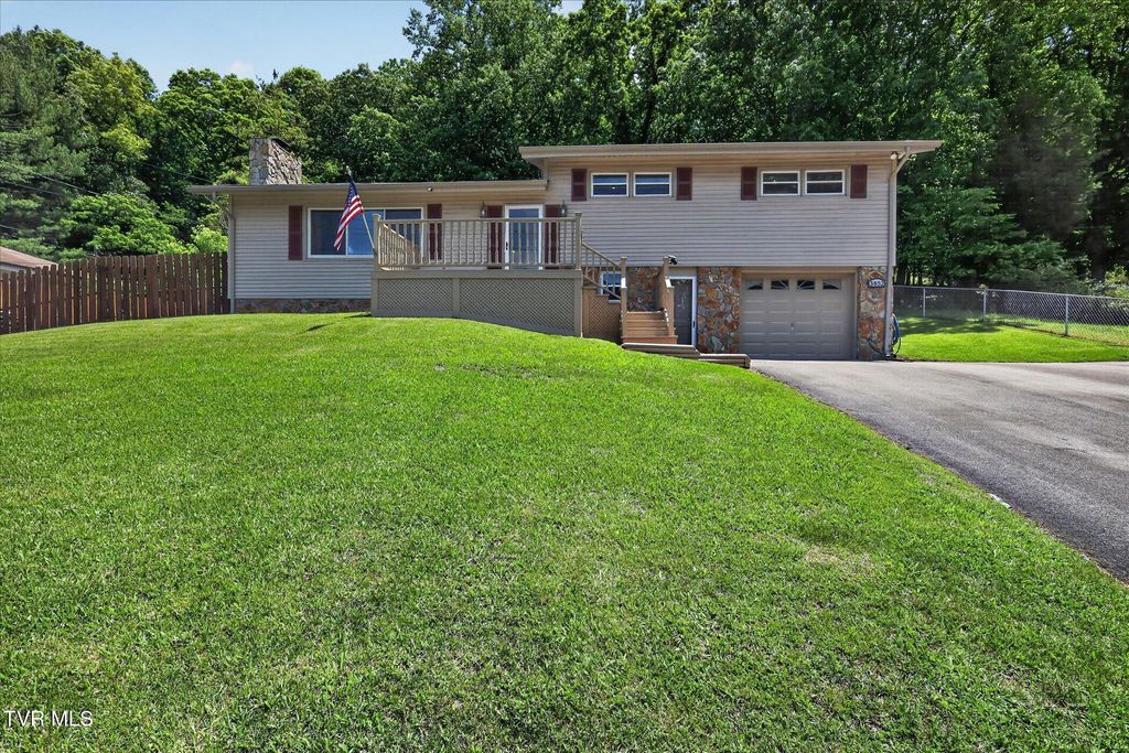 Photo of 3852 Ridgeline Drive, Kingsport, TN 37664 (MLS # 9996089)