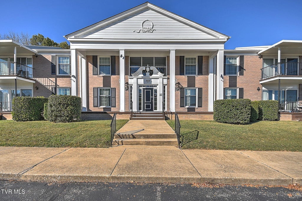 Photo of 202 University Parkway #Apt 28e, Johnson City, TN 37604 (MLS # 10002484)