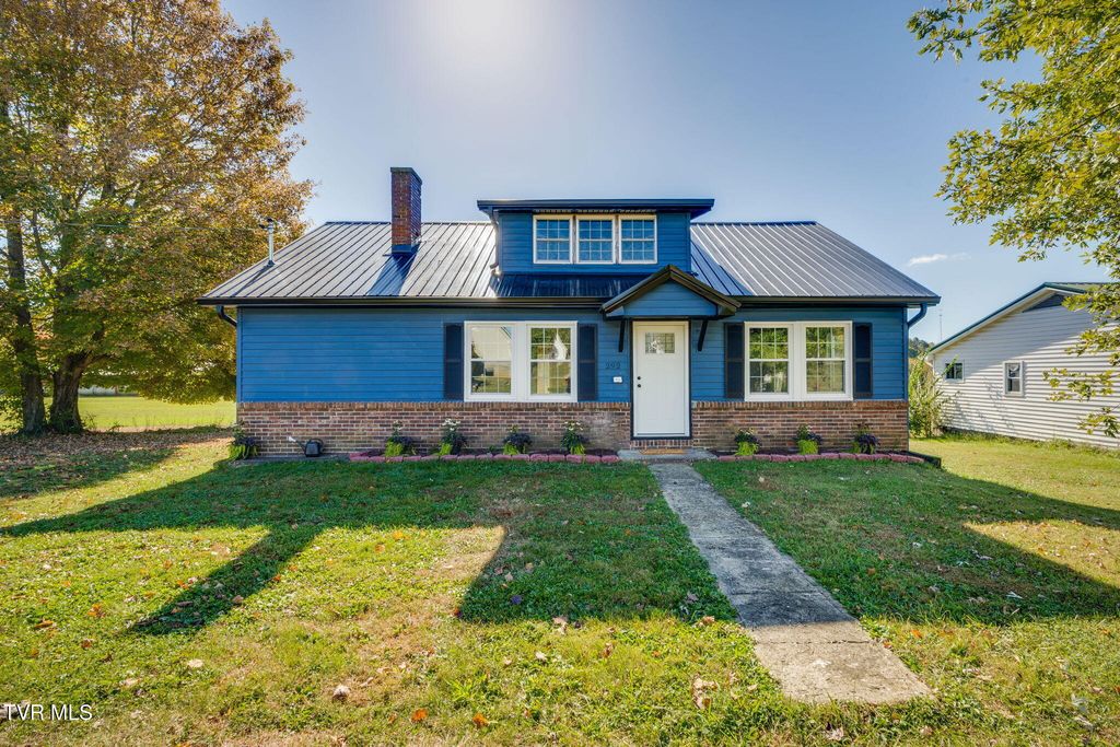 Photo of 292 Main Street, Piney Flats, TN 37686 (MLS # 9987075)