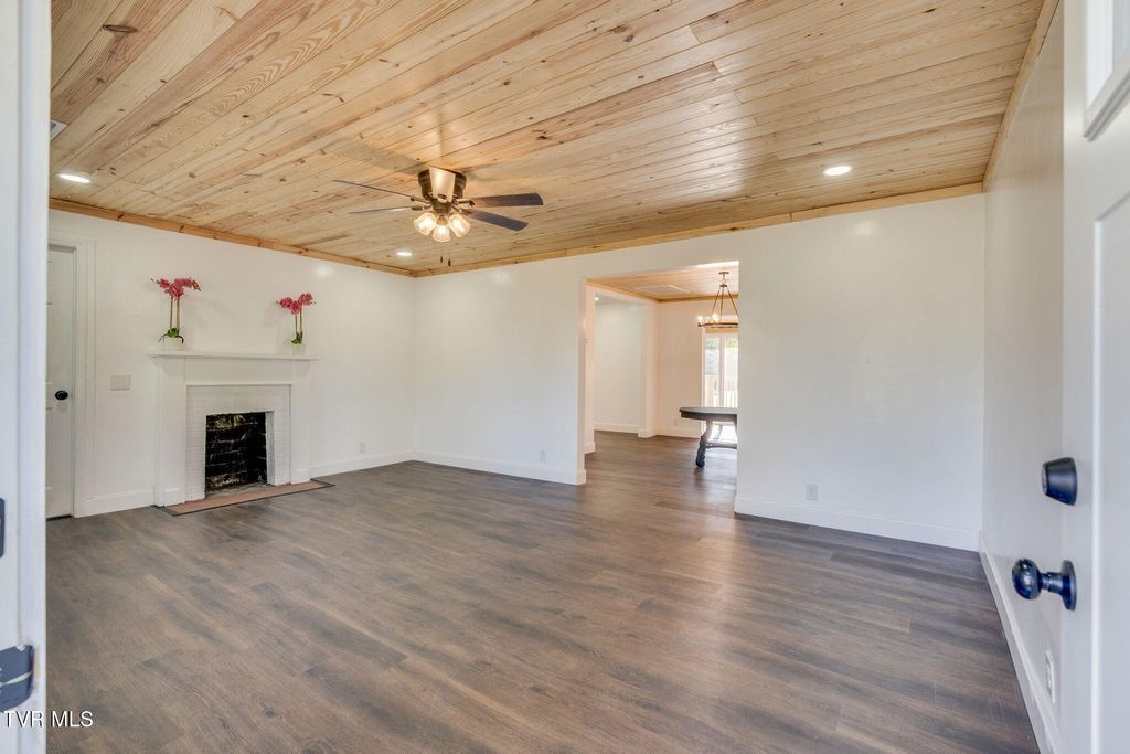 Photo of 292 Main Street, Piney Flats, TN 37686 (MLS # 9987075)