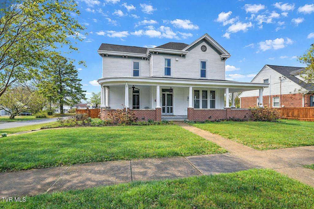 Photo of 822 Georgia Avenue, Bristol, TN 37620 (MLS # 9992421)