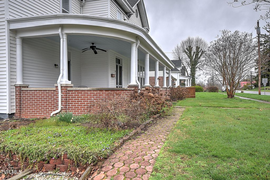 Photo of 822 Georgia Avenue, Bristol, TN 37620 (MLS # 9992421)