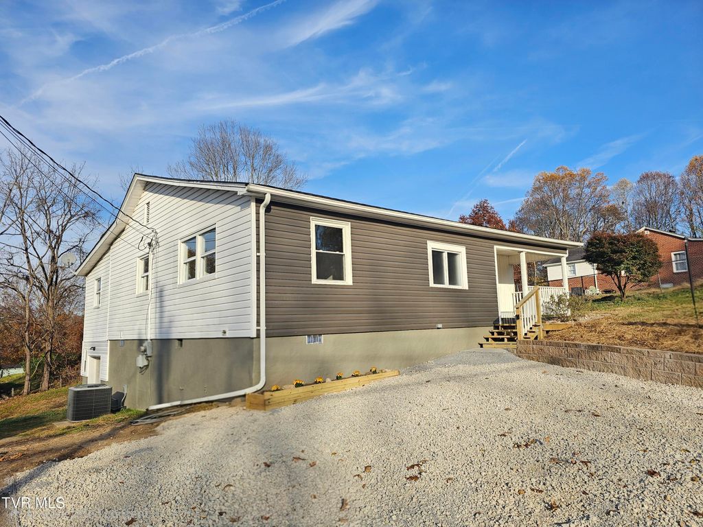 Photo of 209 Paperville Road, Bristol, TN 37620 (MLS # 9988097)