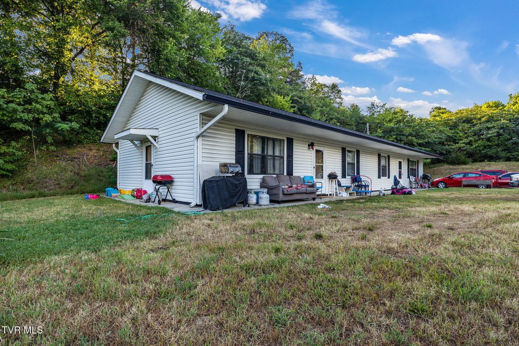 Photo of 116 Hazel Drive, Sevierville, TN 37862 (MLS # 9983147)