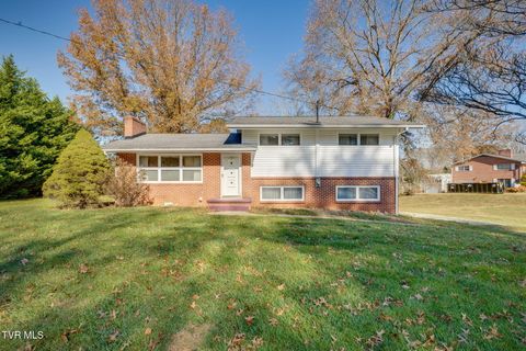 Photo of 106 Patrick Henry Circle, Kingsport, TN 37663 (MLS # 9988637)