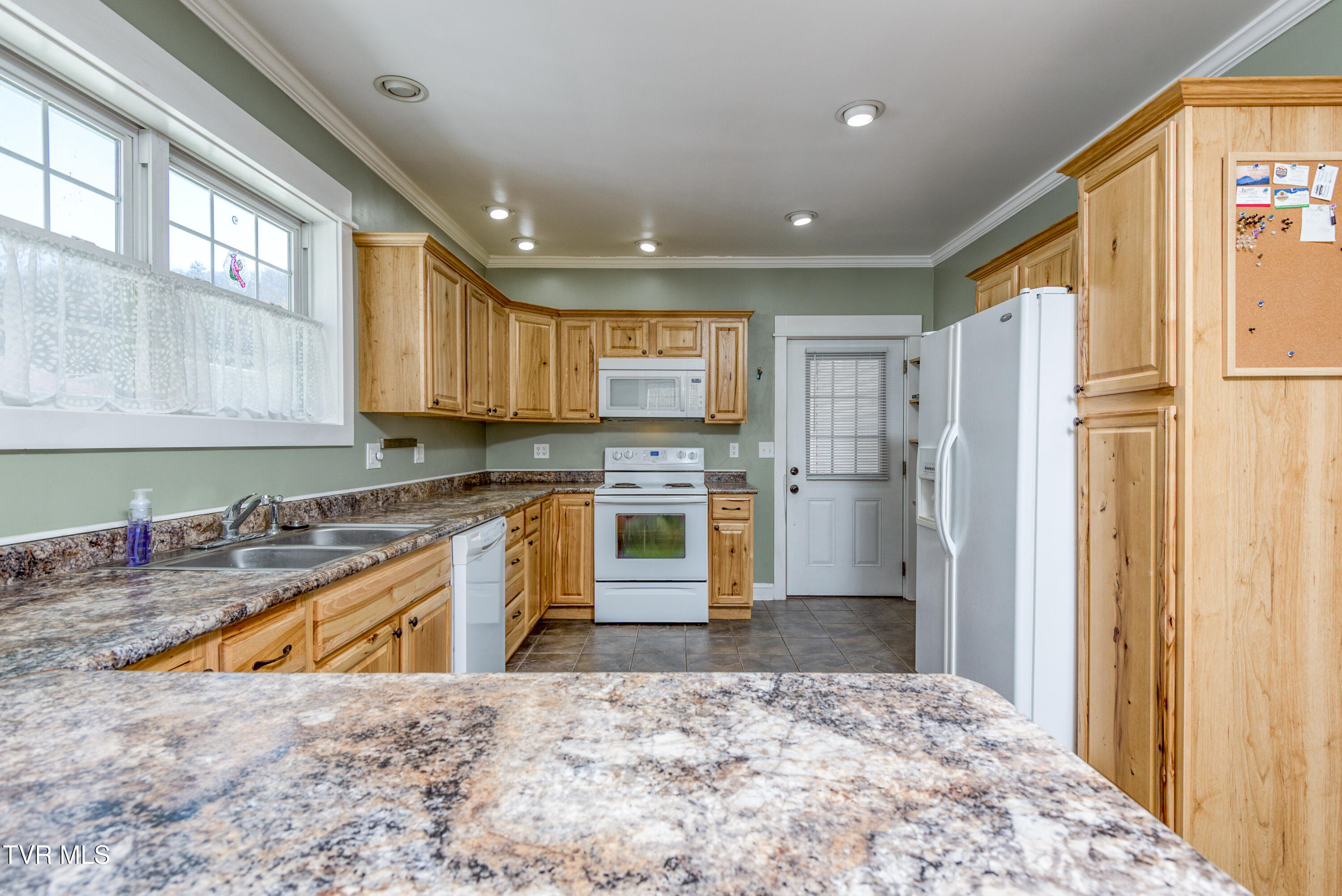1022 Shady Avenue, Damascus, Virginia image 9