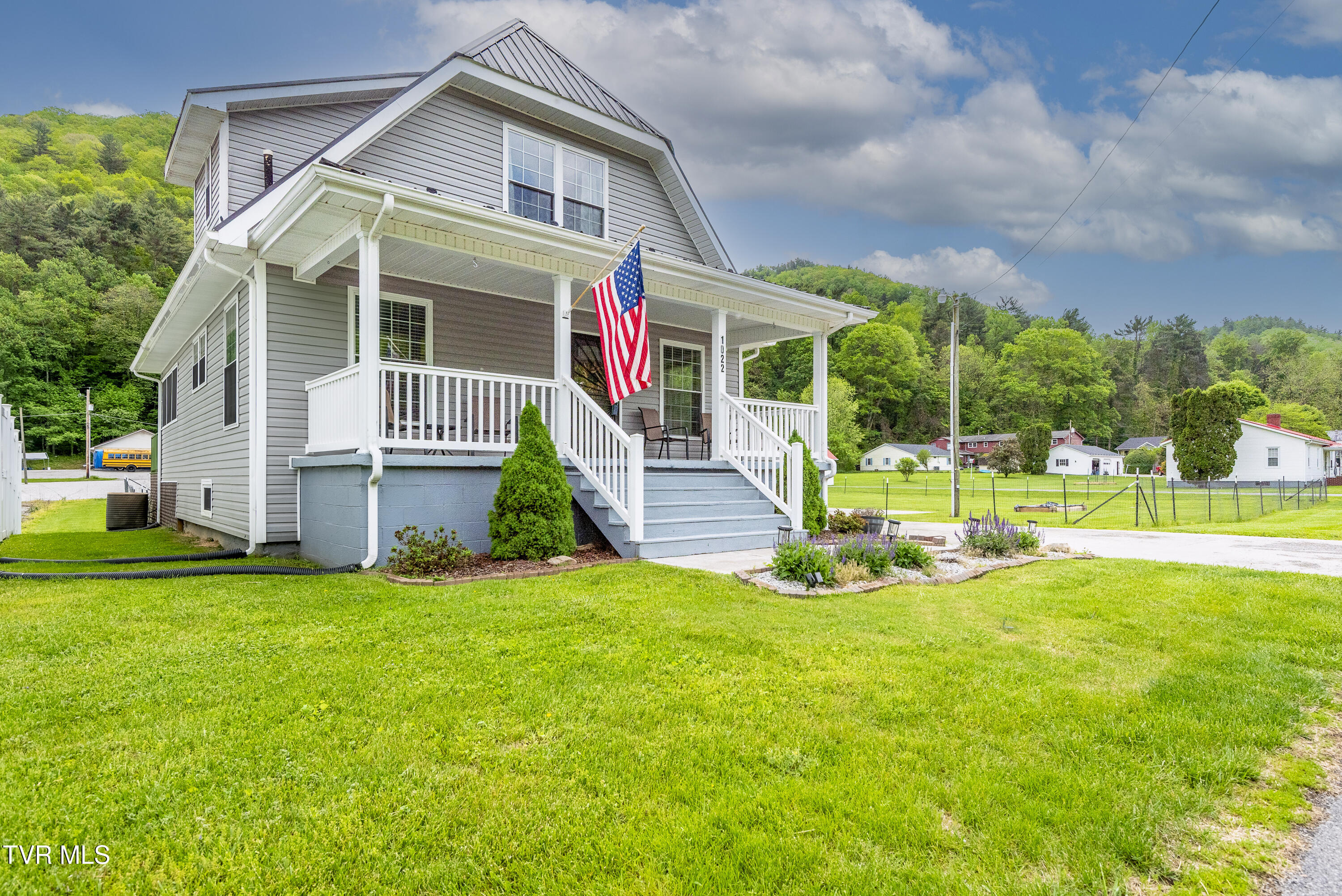 1022 Shady Avenue, Damascus, Virginia image 1