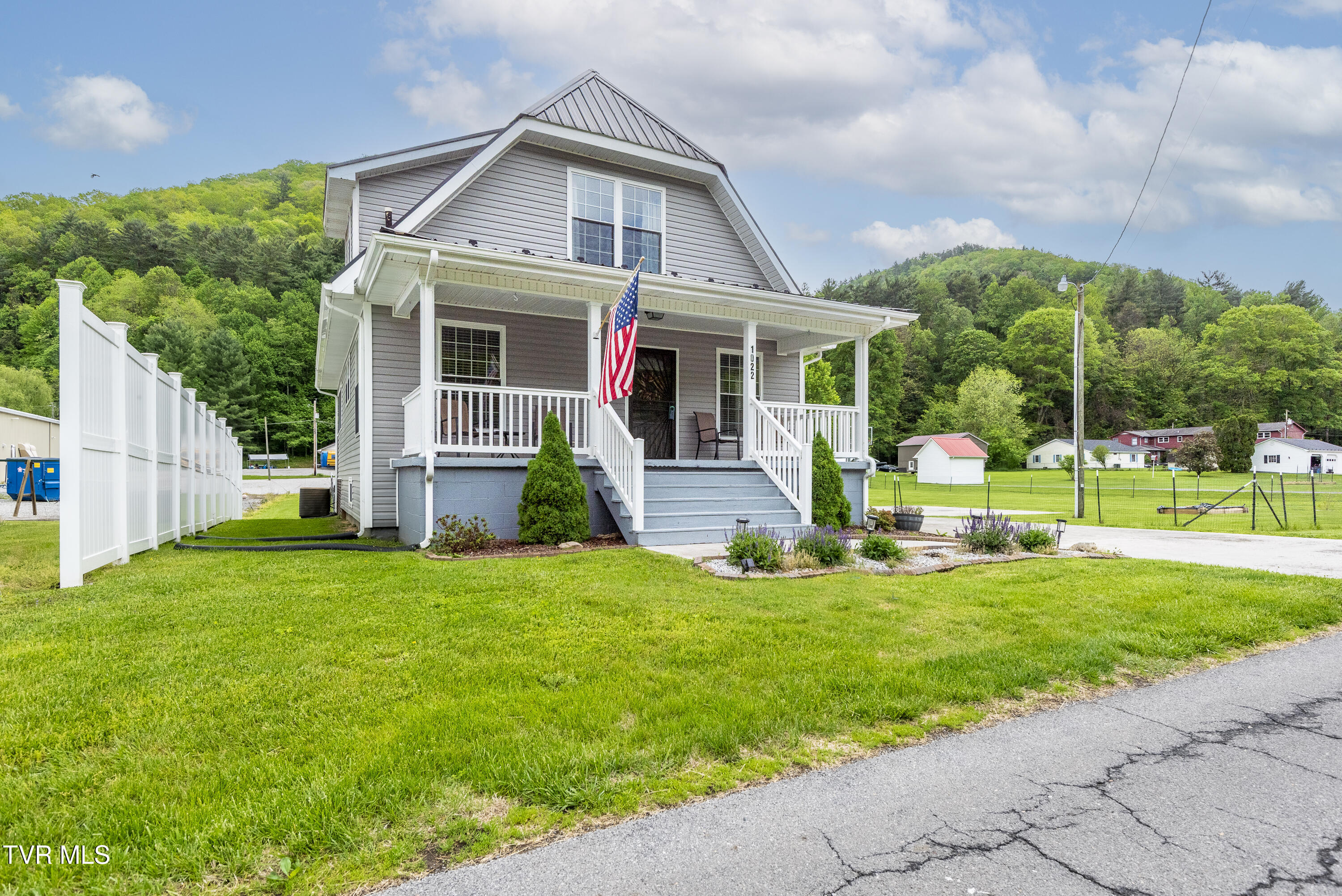 1022 Shady Avenue, Damascus, Virginia image 2